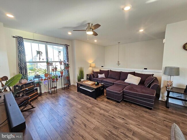 Building Photo - 1870 Boulder Dr