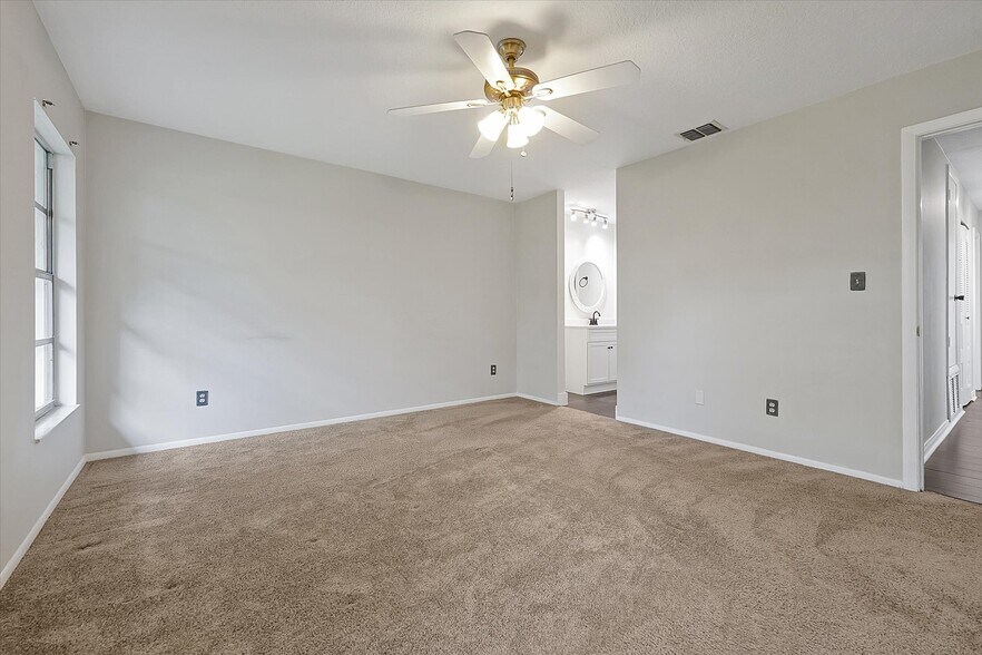 Building Photo - 10211 Gray Eagle Dr
