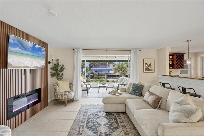 Building Photo - 4696 Pompano St