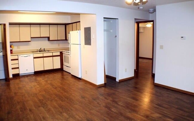 Building Photo - $1,125 | 2 Bedroom, 1 Bathroom Condo | Pet Friendly* | Available for August 1st, 2026 Move In!