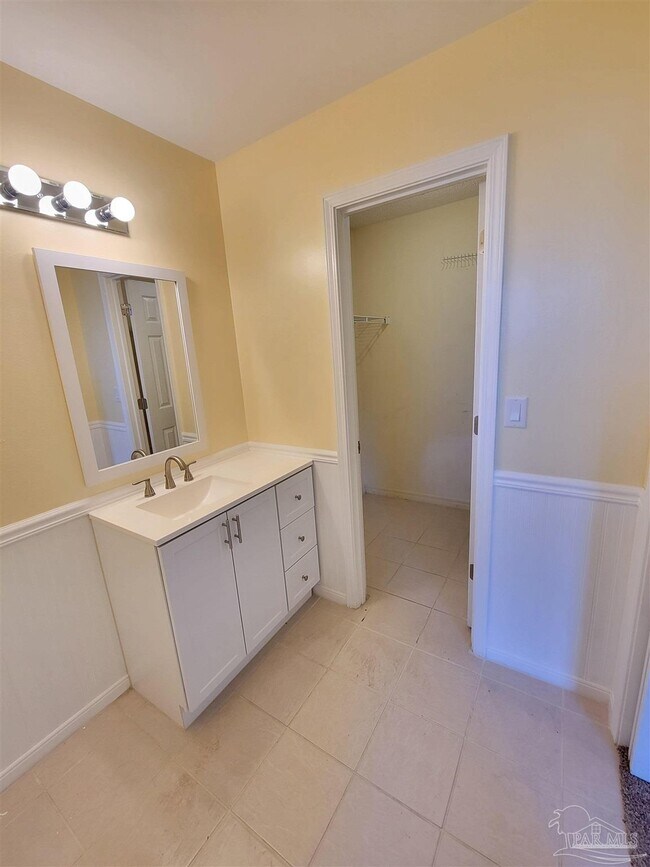 Building Photo - 1306 Pine Hill Cir