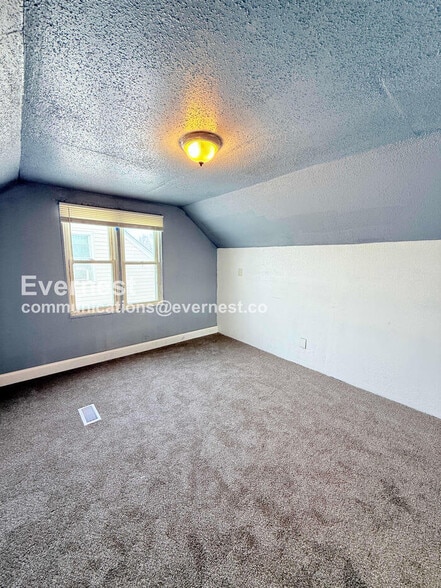 Building Photo - 18640 Sherwood St