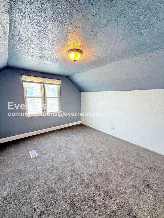 Building Photo - 18640 Sherwood St