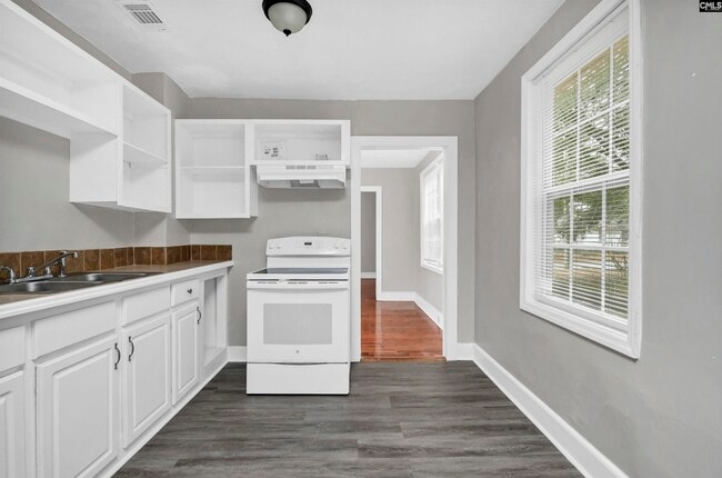 Building Photo - 706 Westside Dr