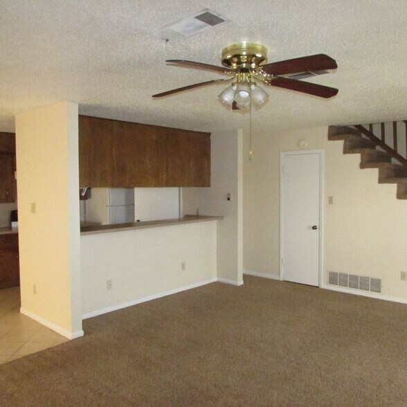Building Photo - 3008 Chaucer Dr