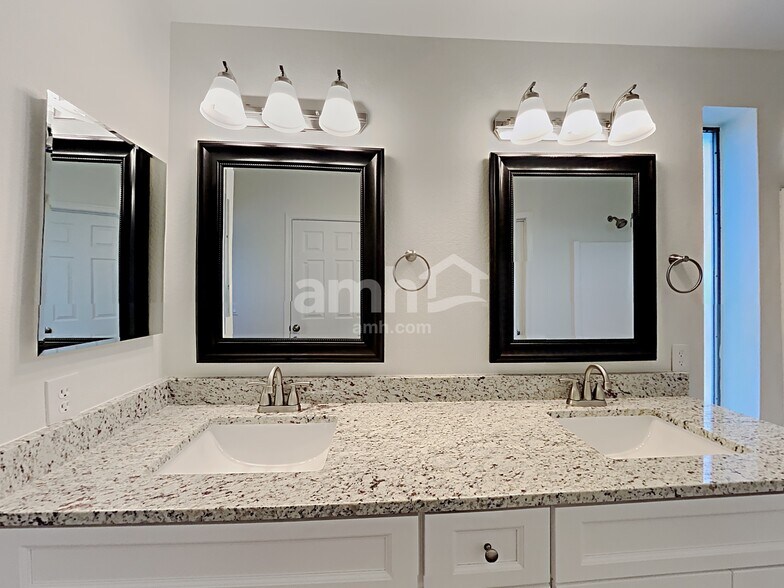 Building Photo - 10383 W Dana Ln