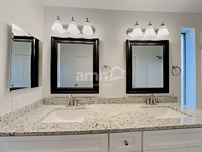 Building Photo - 10383 W Dana Ln