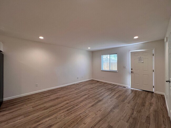 Building Photo - 565-567 Churchill Street