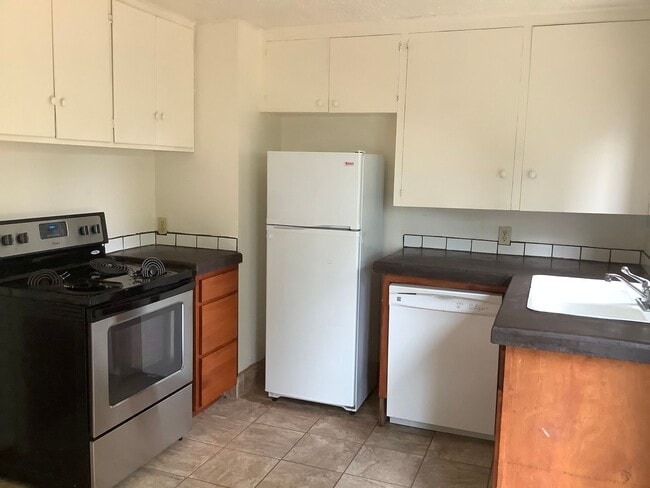 Building Photo - 2049