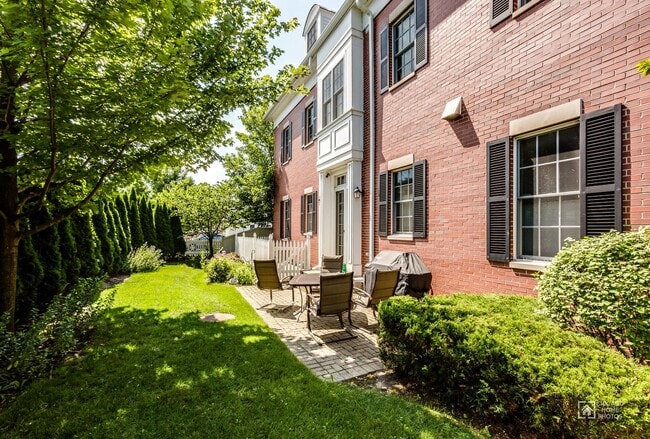 Building Photo - 932 Westmoor Rd