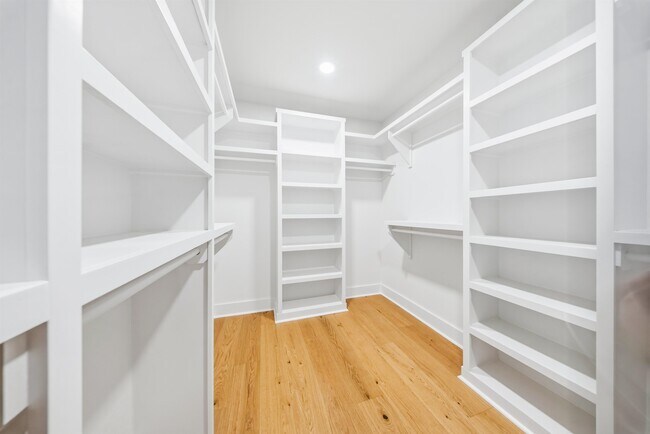 Building Photo - 1827 Fernando Dr