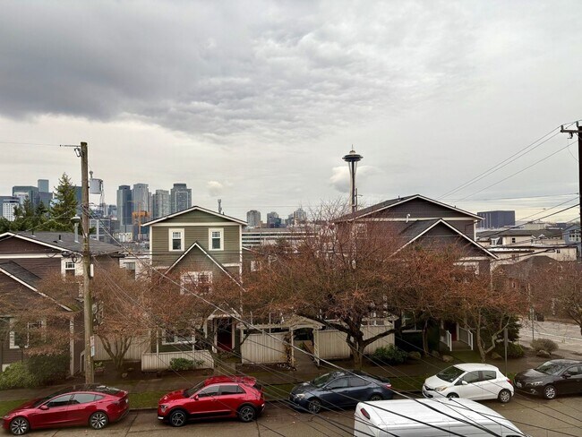 Building Photo - 556 Ward St