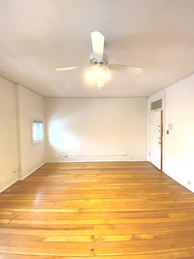 Interior Photo - 918-924 E Knapp St