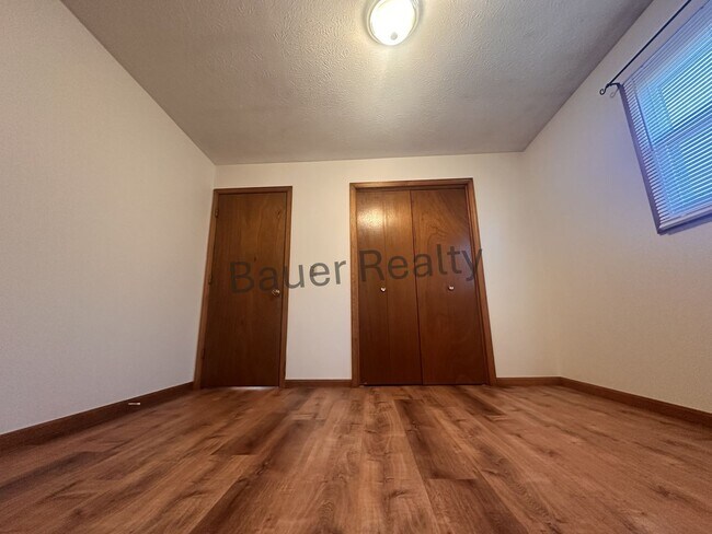 Building Photo - dk840