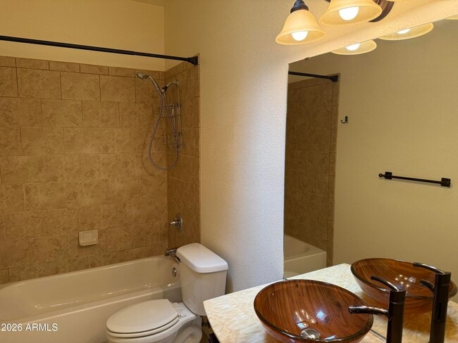 Building Photo - 657 Tanner Dr
