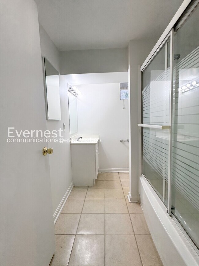Building Photo - 4-Bed/2-Bath Home with Fenced Yard/ Available Soon!