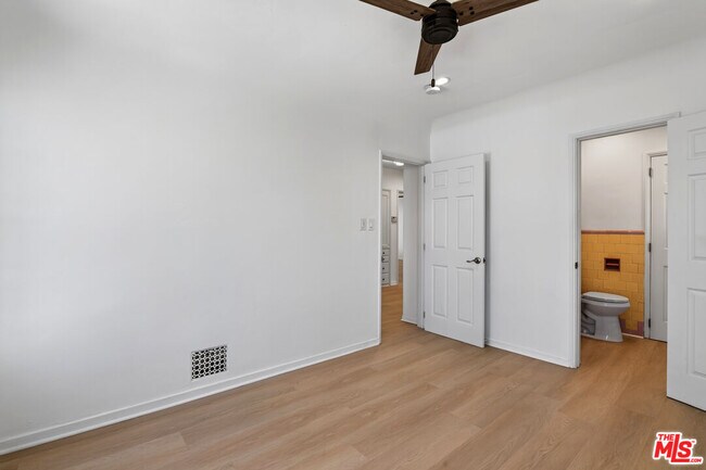 Building Photo - 900 S Wooster St