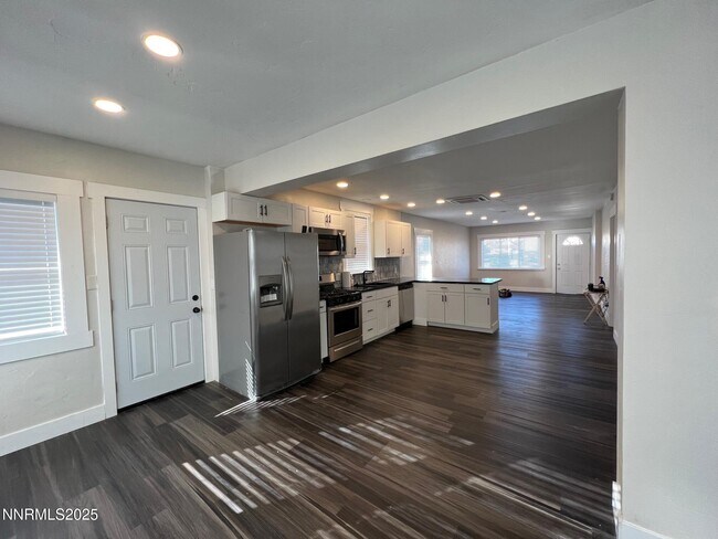 Building Photo - 618 Spokane St