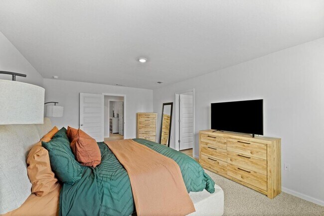 Building Photo - 5213 Peach Dr