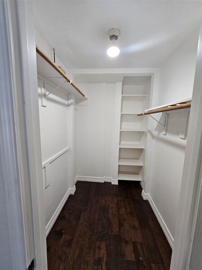 Building Photo - 9207 Dairy View Ln