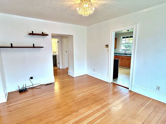 Building Photo - 858 N Stafford St