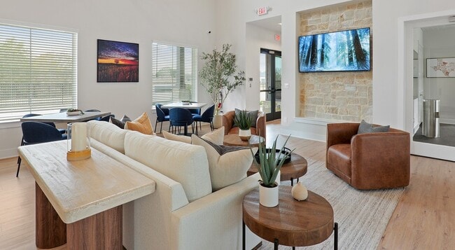 Building Photo - 631 Canvas Ave