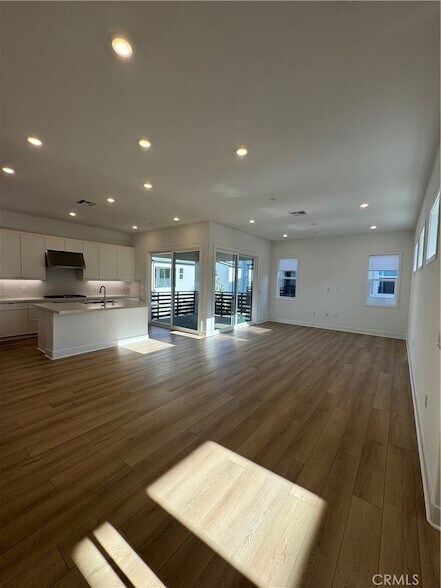 Building Photo - 436 Loon