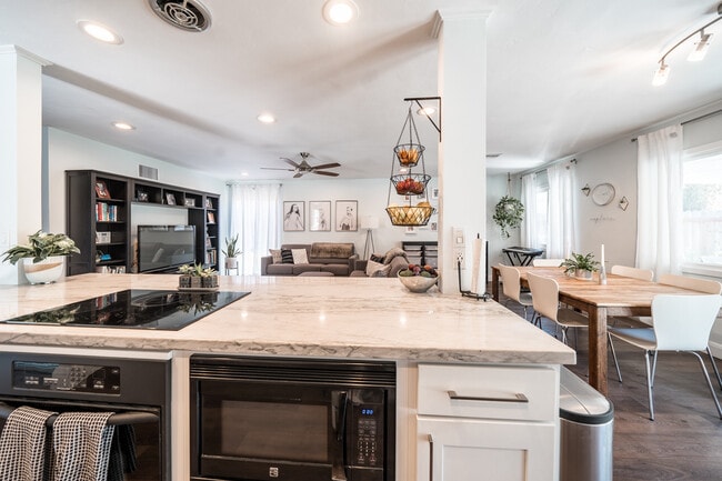 Building Photo - 3610 Marlesta Dr