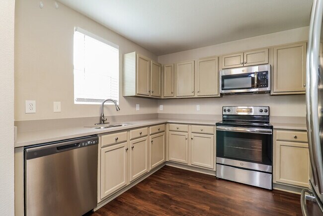 Building Photo - 1825 Shasta View Dr