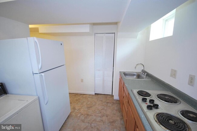 Building Photo - 5028 Nantucket Rd