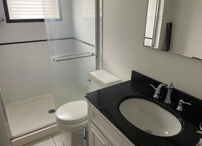 Building Photo - Spacious Fully Renovated 4BR Home with 2 Full Baths – Prime Manayunk Location!