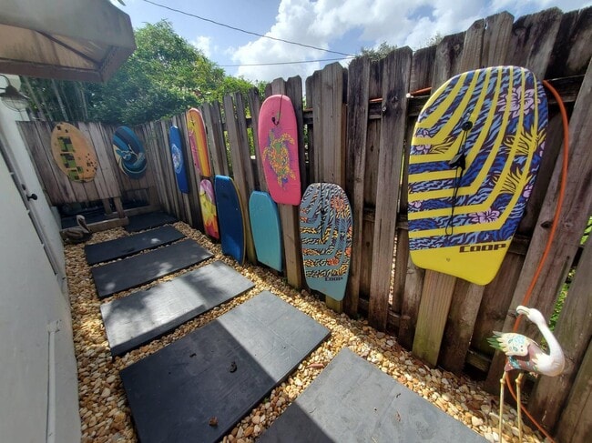 Building Photo - 226 NE 1st Ave