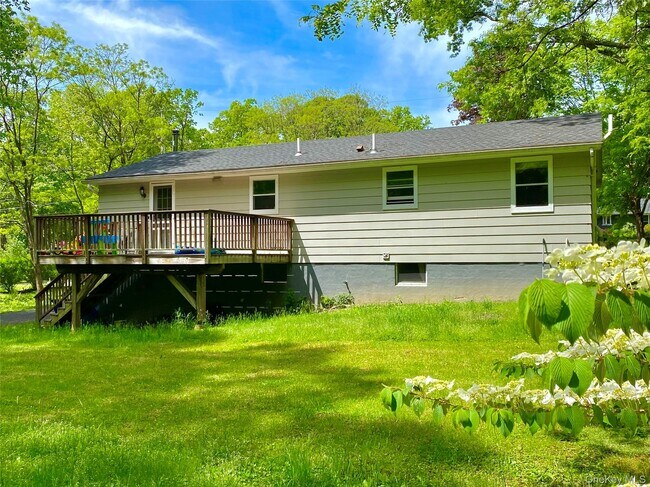 Building Photo - 19 Crosmour Rd