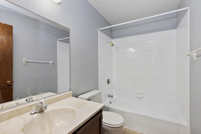 Building Photo - 1696 Shamrock Ct