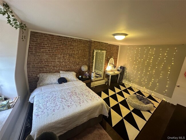 Building Photo - 118 Main St