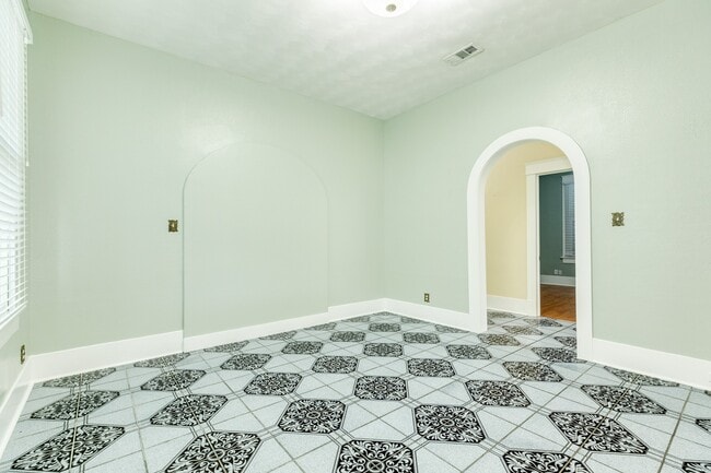 Building Photo - 1625 Ave M 1/2