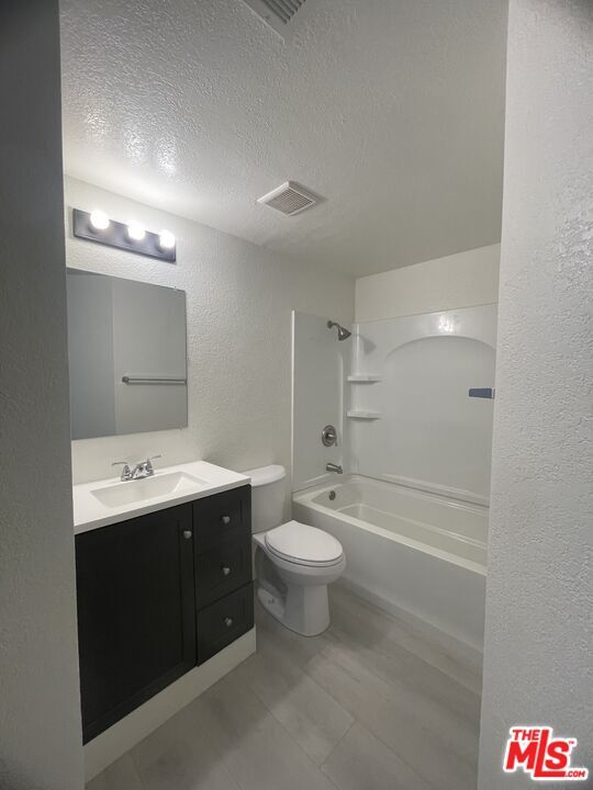 Building Photo - 22725 Lakeway Dr