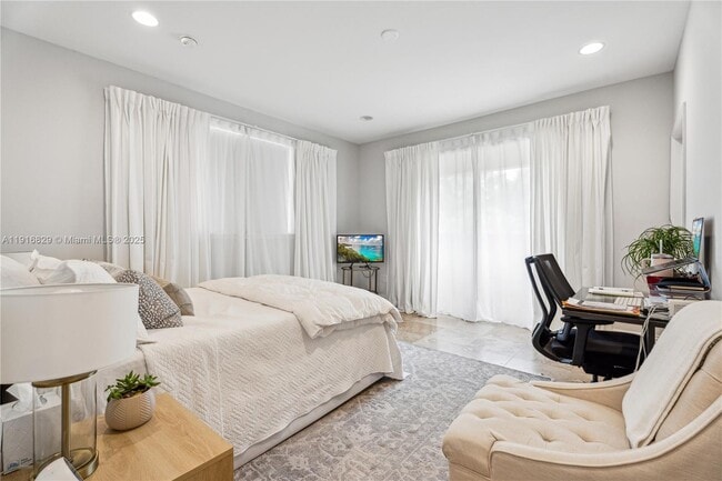 Building Photo - 3168 Ohio St