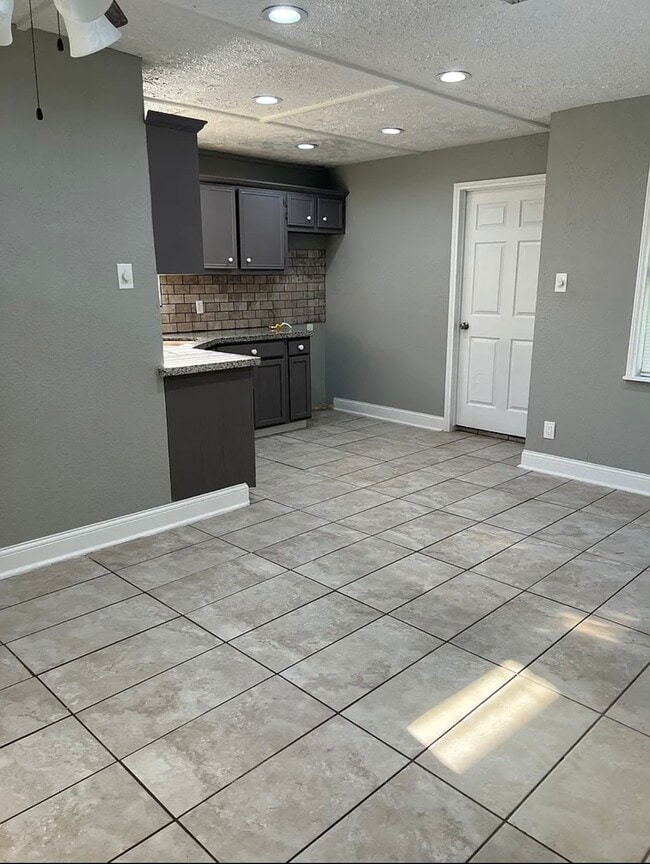 Building Photo - 8601 Homewood Ln