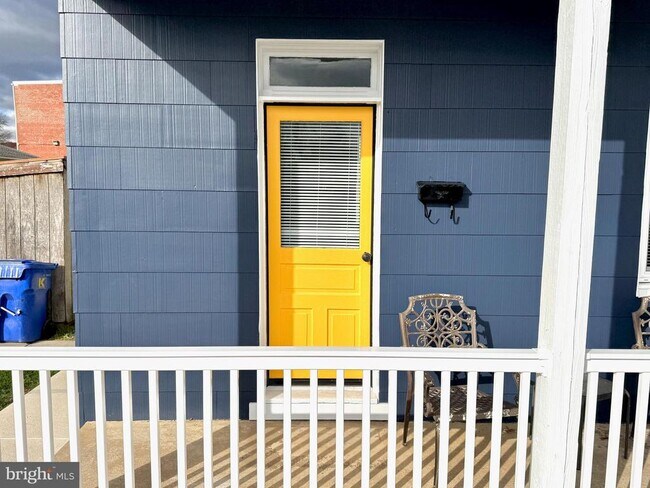 Building Photo - 14 W Penn Ave