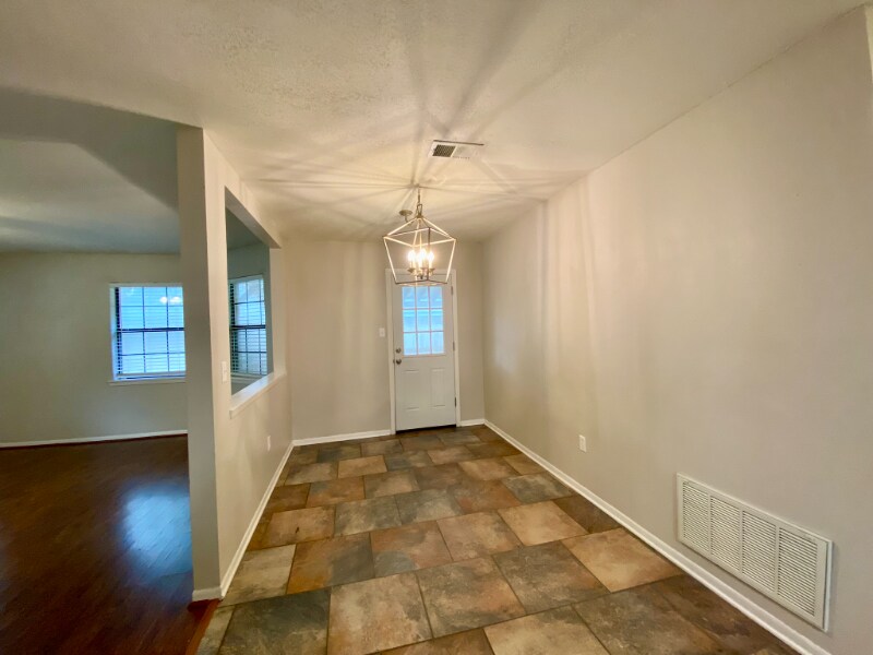Building Photo - 5 Wind Drift Dr