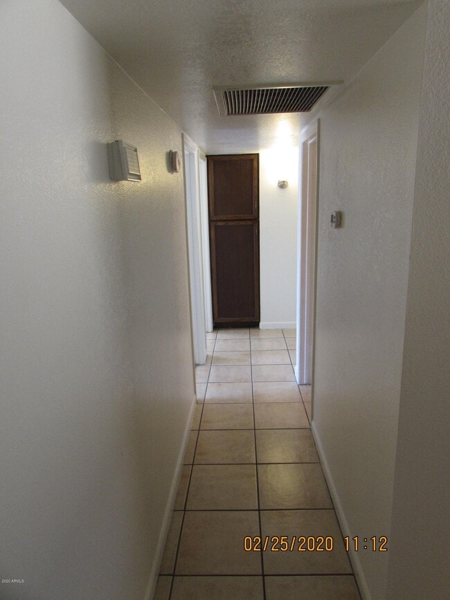 Building Photo - 1020 W La Jolla Dr