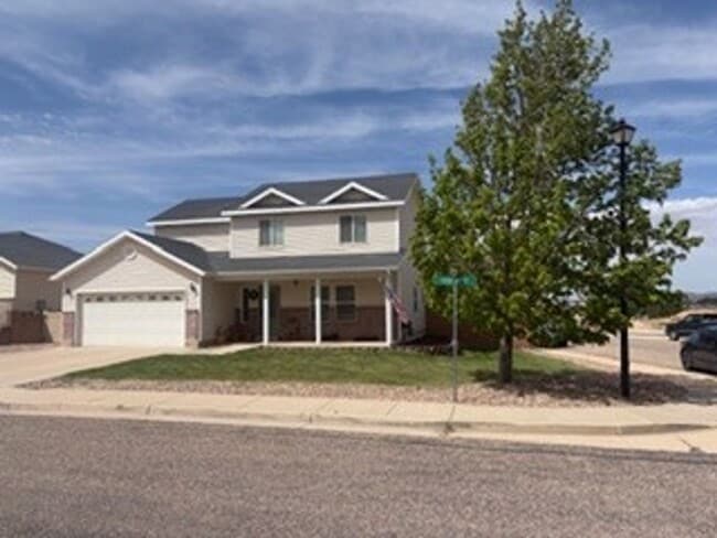 Building Photo - Beautiful 4 Bed / 2.5 Bath Home in Quiet Neighborhood