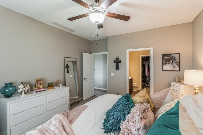 Building Photo - 1588 Foxtail Dr SE