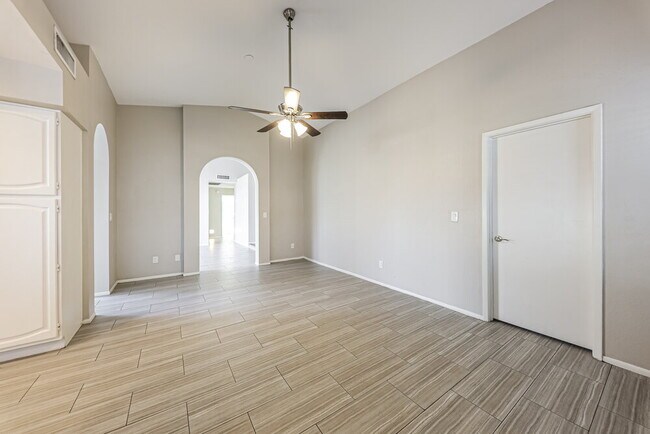 Building Photo - 8014 W Aster Dr