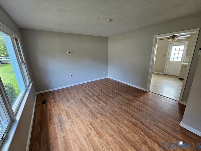 Building Photo - 7023 Hanna Dr