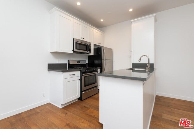 Building Photo - 7714 Rosewood Ave