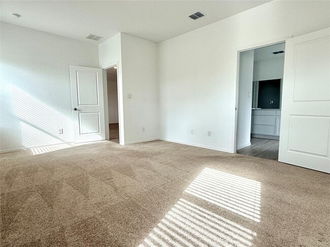 Building Photo - 289 Sormonne Lp