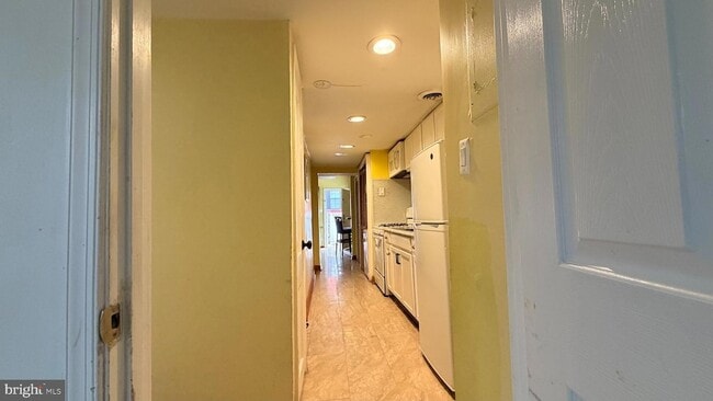 Building Photo - 830 19th St NE