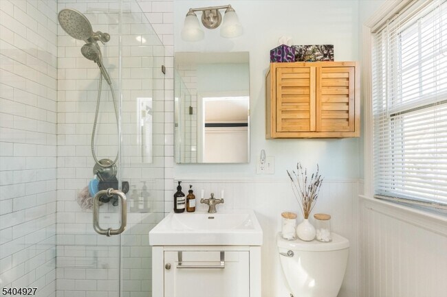 Building Photo - 398 Elmwood Ave